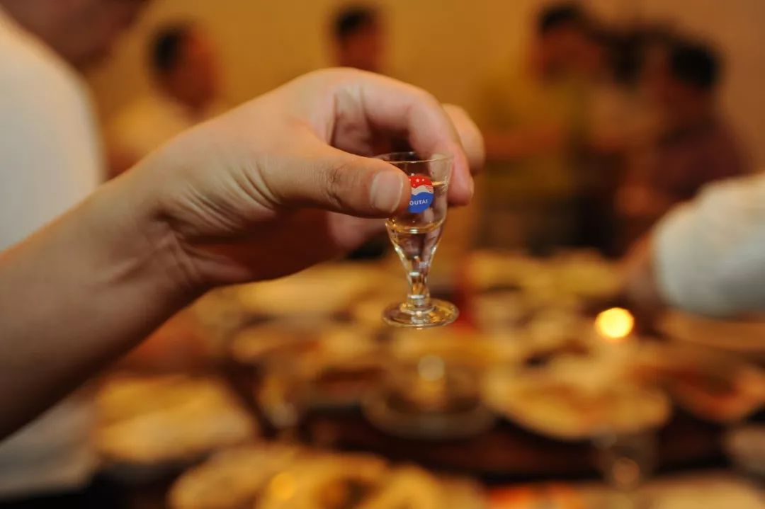 白酒真的越陳越香嗎？保質期與最佳品飲期的科學解讀